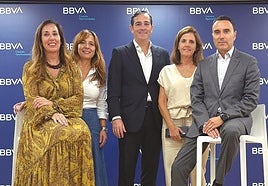De izquierda a derecha: Marta Clemente, Ivana Expósito, Javier López, Ana Gutiérrez y Norberto Román.