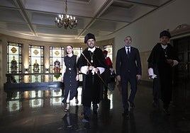 Francisco García (c), rector de la Universidad de La Laguna, durante el acto de la apertura del curso.