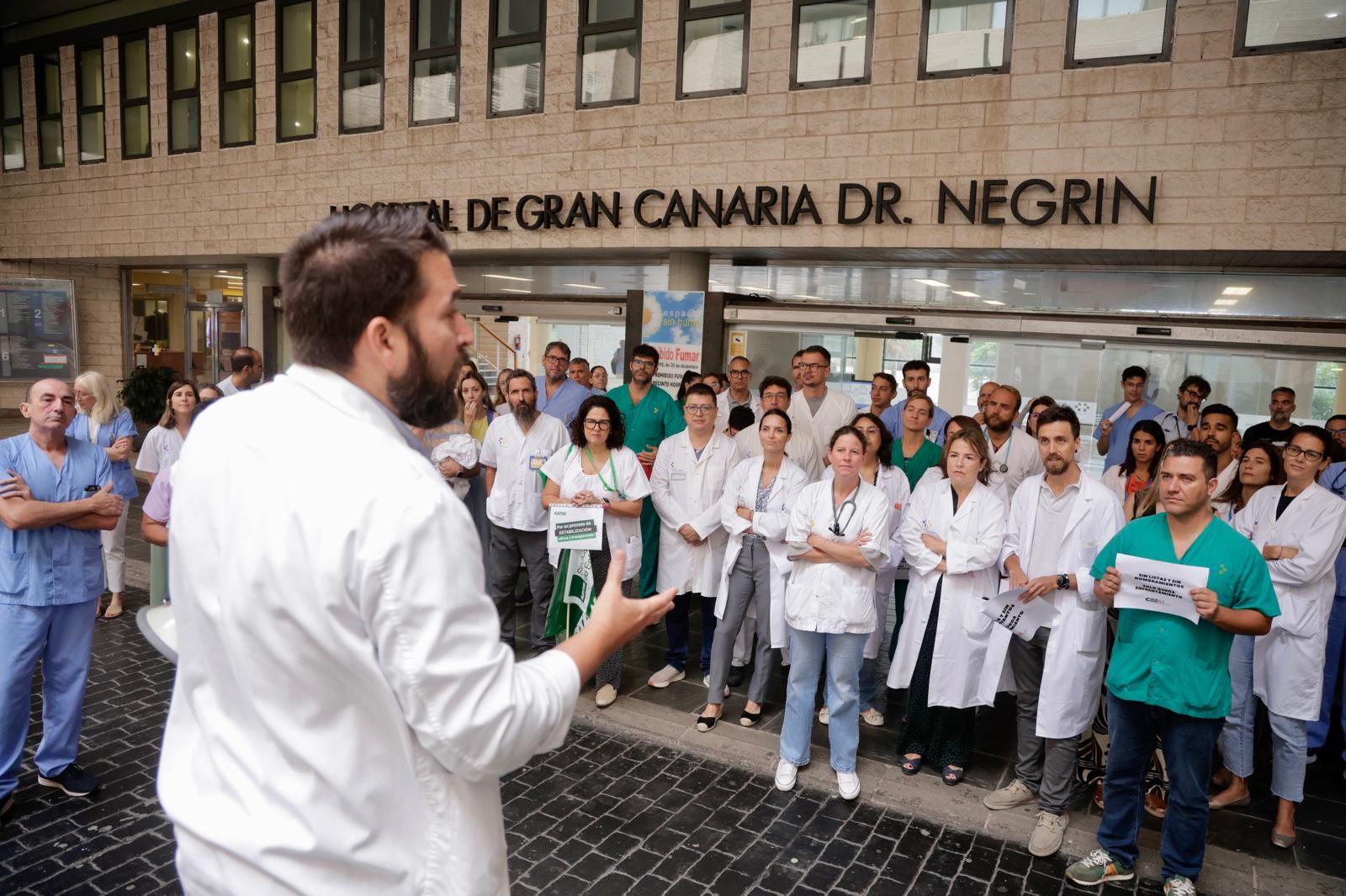 Los médicos protestan contra el SCS por las oposiciones