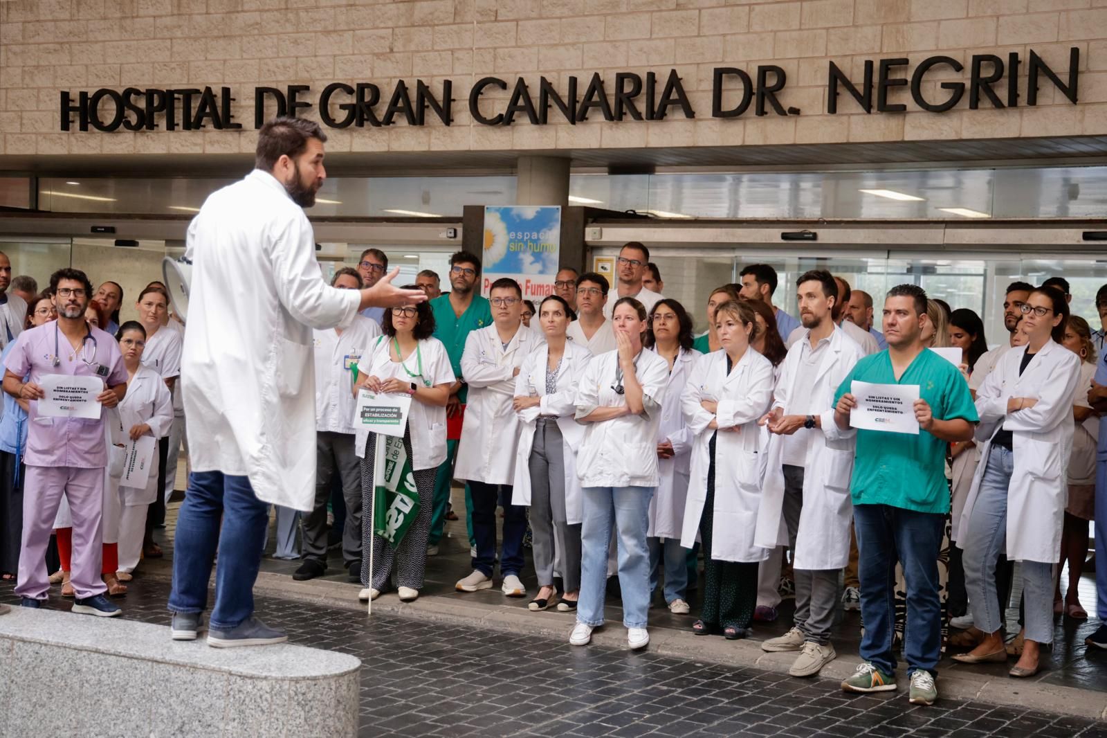 Los médicos protestan contra el SCS por las oposiciones