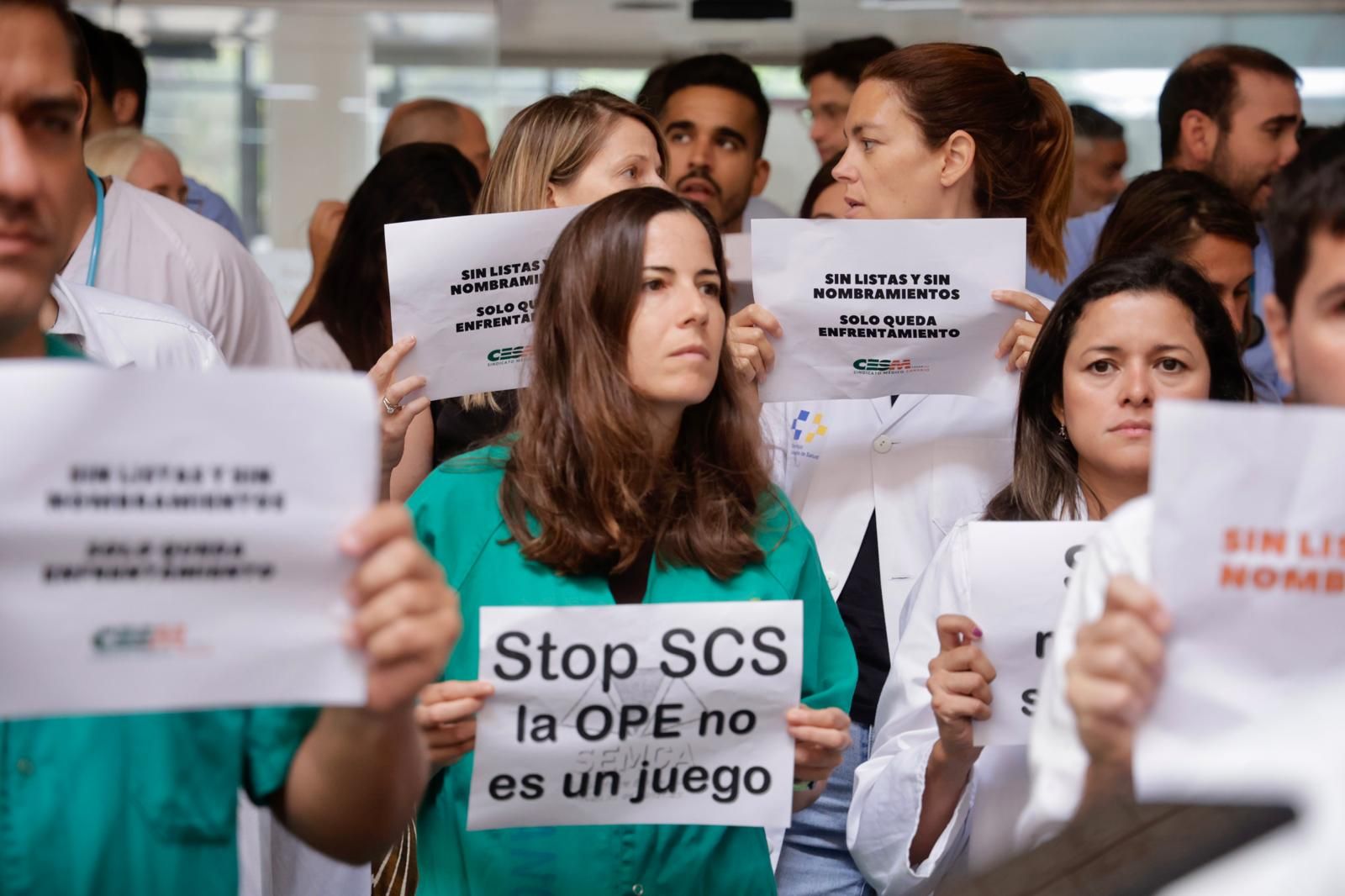 Los médicos protestan contra el SCS por las oposiciones