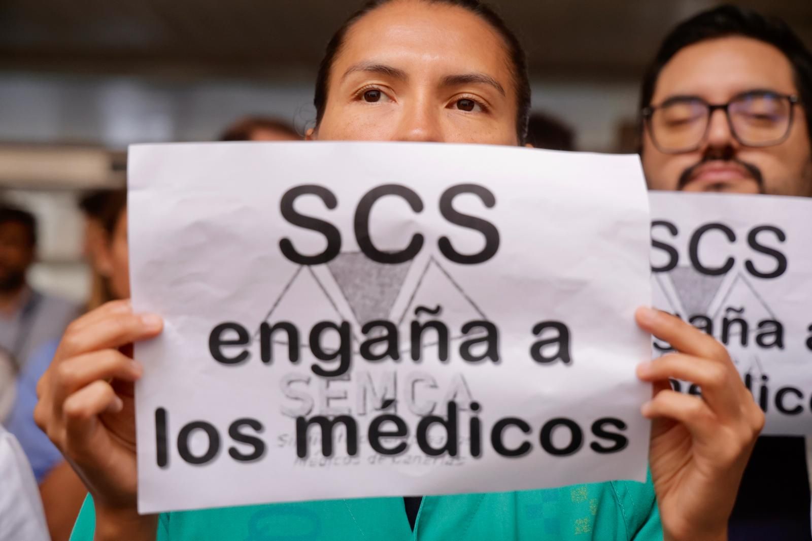 Los médicos protestan contra el SCS por las oposiciones