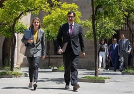 El presidente de la Generalitat, Salvador Illa, junto a la consellera de Asuntos Sociales e Inclusión, Mònica Martínez Bravo.