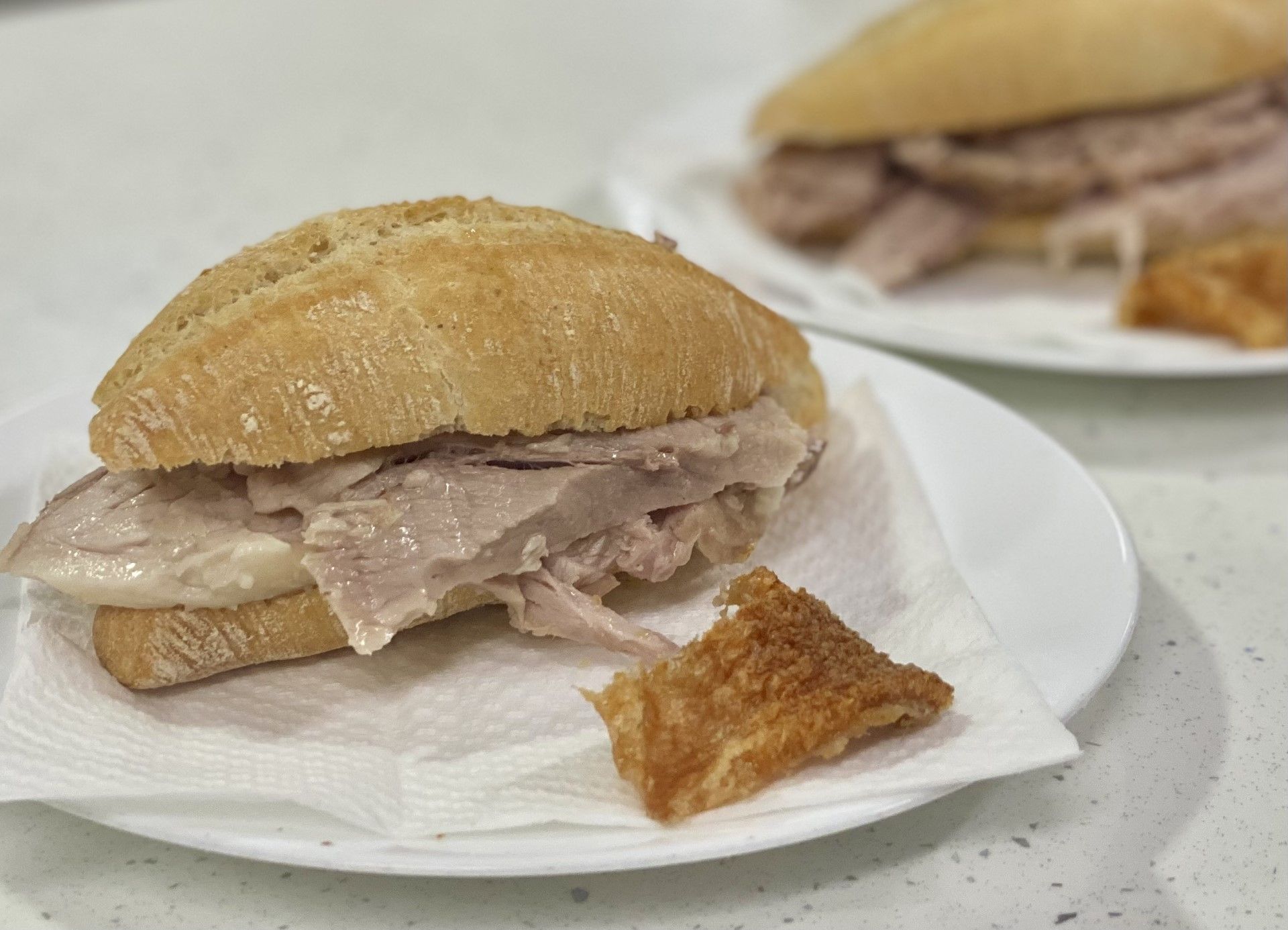 Bocadillo de pata del Bar Correos