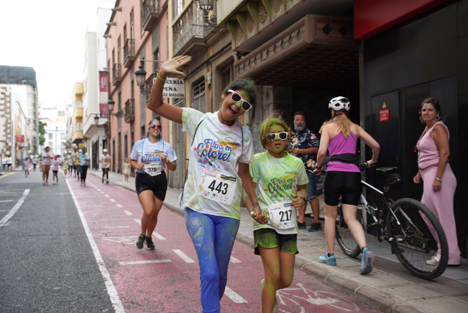 Un arcoíris de solidaridad en la Rainbow Familia Gran Canaria