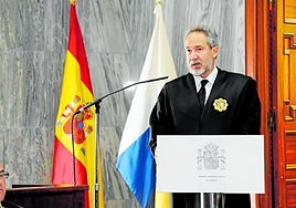 El magistrado Emilio Moya jura como presidente de la Audiencia Provincial de Las Palmas en 2013.