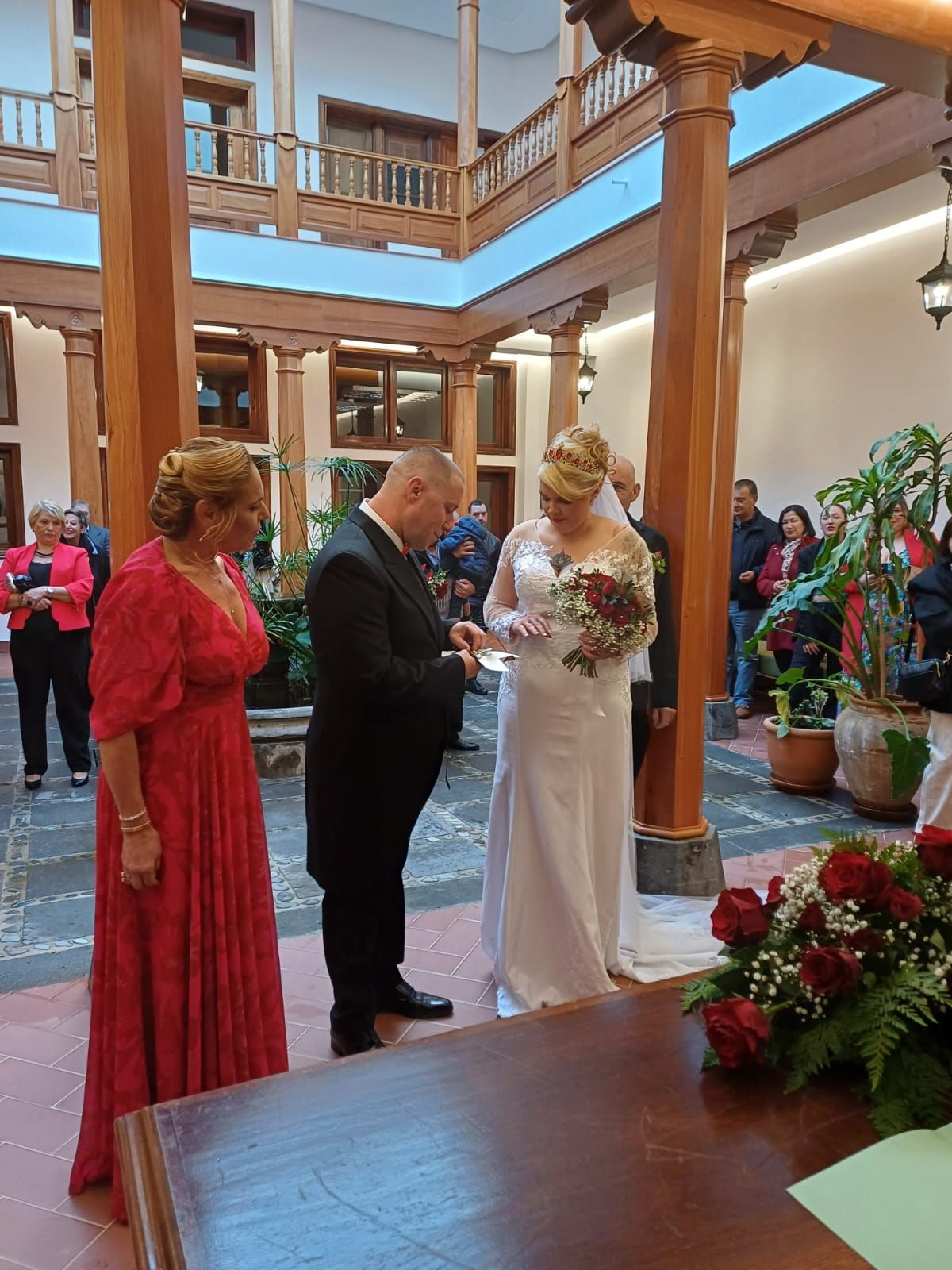 Imagen de uno de los enlaces en el patio del Ayuntamiento de Santa Brígida.