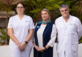 Ana Quevedo, coordinadora de Enfermería; Eva Alemán, coordinadora de Admisión, y Francisco Javier Balea, director médico.