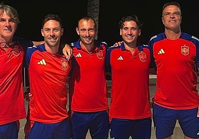 Ojda, a la derecha, ya integrado en el organigrama nacional de la RFEF.