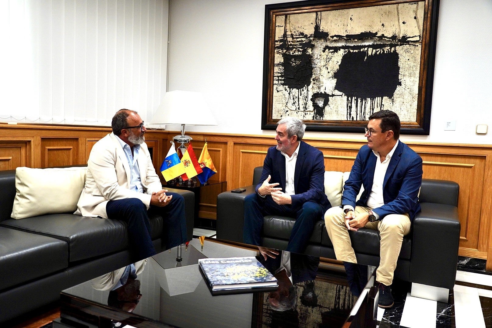 Reunión celebrada en la mañana de hoy del presidente del Gobierno de Canarias, Fernando Clavijo, junto al alcalde de Santa Lucía de Tirajana, Francisco García.