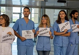Imagen de archivo de personal sanitario protestando por la paralización del proceso extraordinario de estabilización
