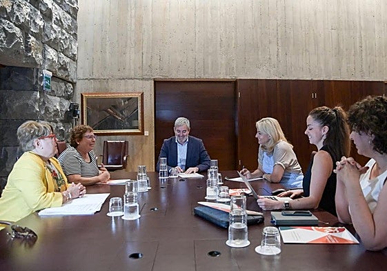 Momento de la reunión mantenida este martes.