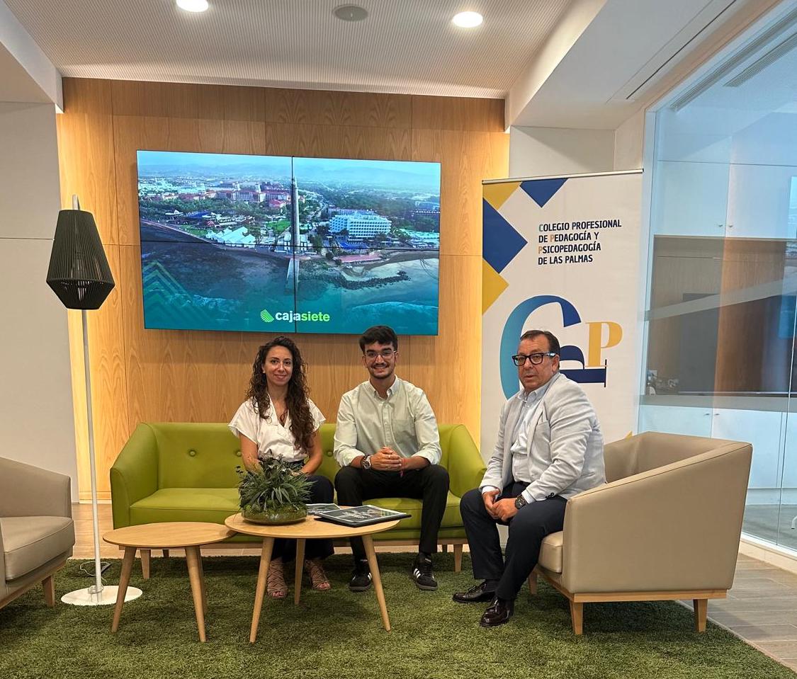 Imagen de la firma del convenio de apoyo al sector educativo.