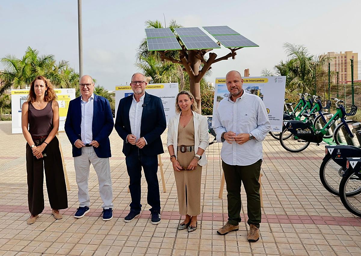 Imagen secundaria 1 - Presentación de la nueva señalización de los intercambiadores modales de transporte público.