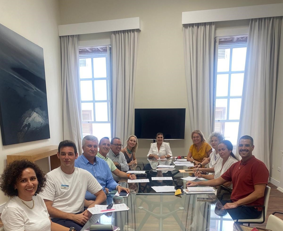 Mesa del Turismo de Arrecife, en la reunión para decidir los premios.