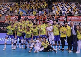 El CV Guaguas de la temporada anterior consiguió ganar las tres competiciones en España.