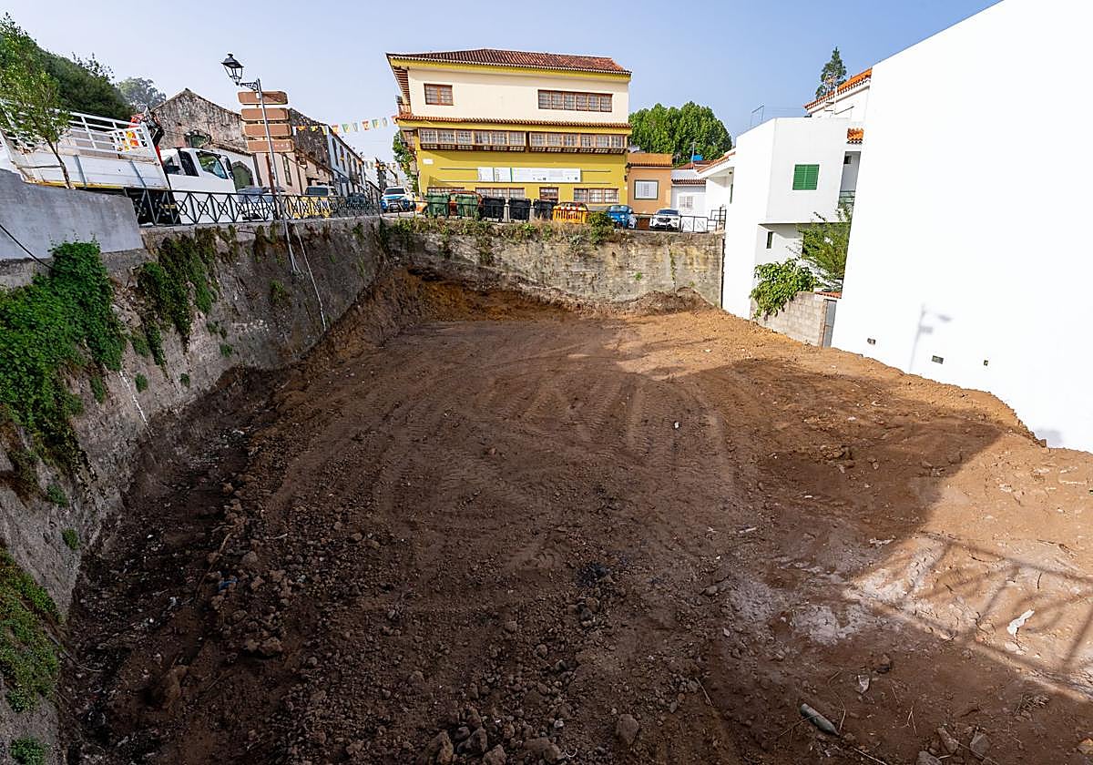 El Ayuntamiento de Valleseco habilita un nuevo aparcamiento.