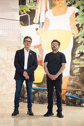 José Jiménez Valladares (izq), presidente del Círculo de Bellas Artes de Tenerife y el comisario de la exposición Octavio Zaya (d).