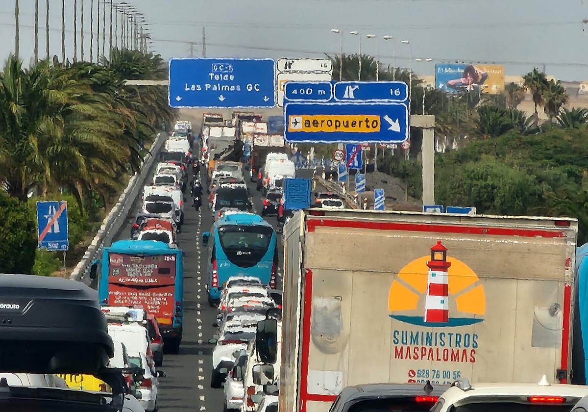 Imagen de las retenciones ocasionadas por el accidente.