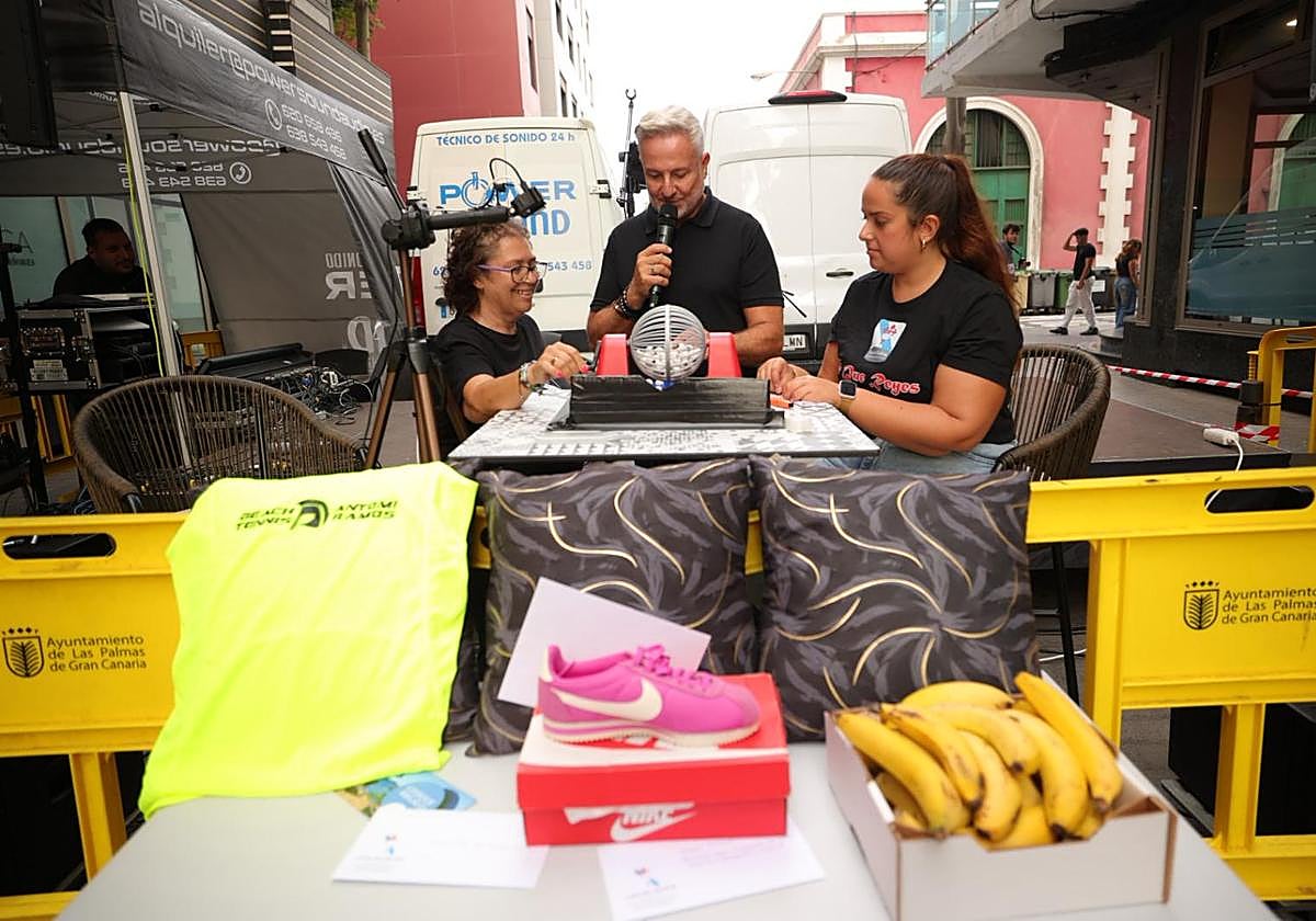 Roberto Herrera fue el maestro de ceremonia en el evento solidario.