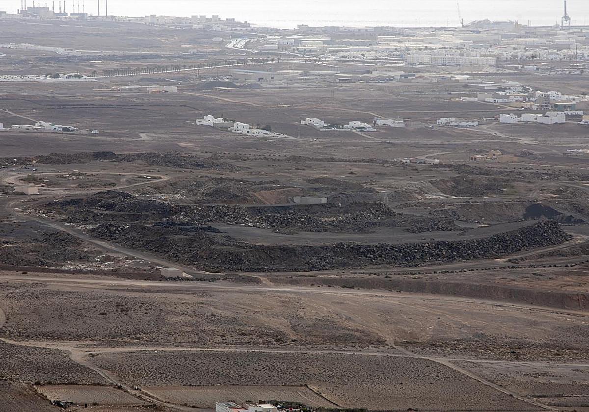 Vista este viernes del vertedero de Argana.