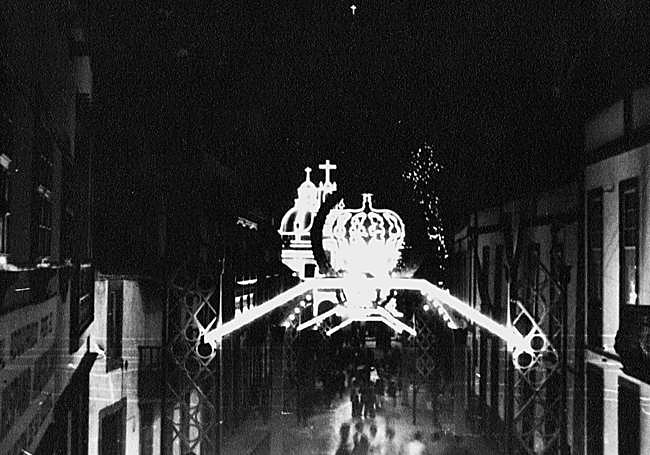 Decoración nocturna en las calles de Teror.