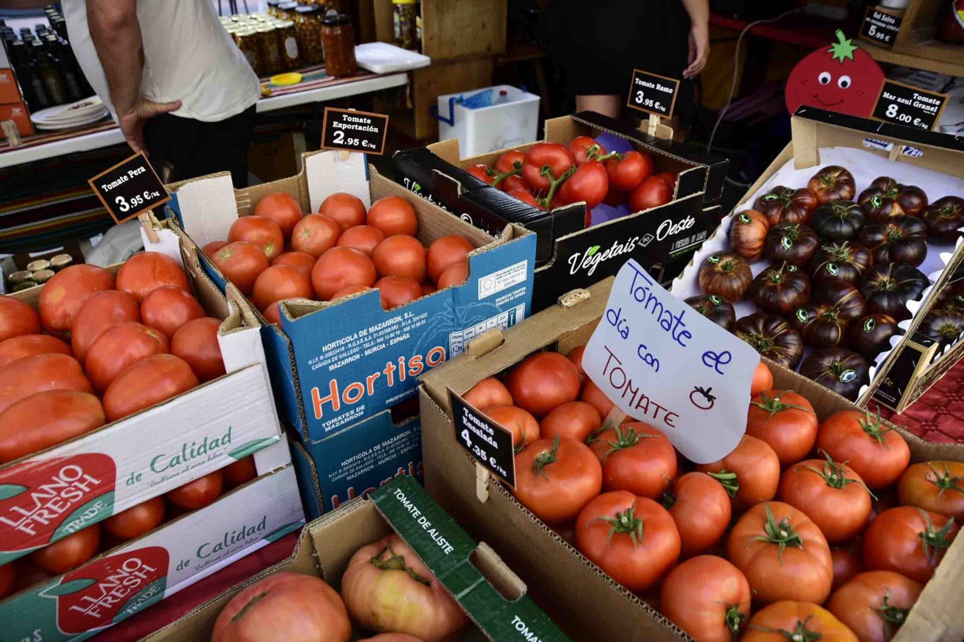 Calor y mucho sabor en la feria del tomate en Santa Lucía en Tirajana