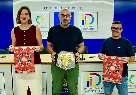 La concejala de Deportes de la capital grancanaria, Carla Campoamor, el consejero de Deportes del Cabildo de Gran Canaria, Aridany Romero, y el el organizador del evento, Julio Santana, en la presentación del evento.