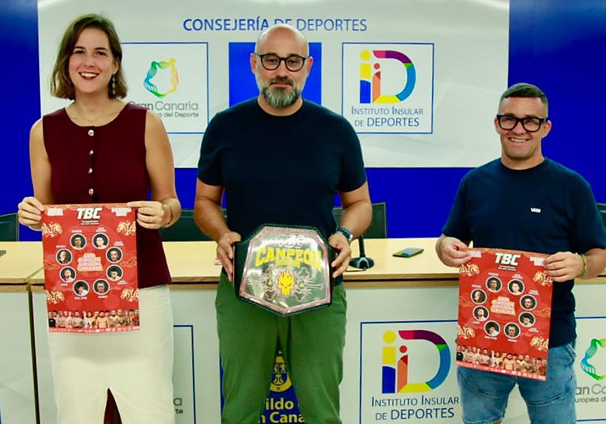 La concejala de Deportes de la capital grancanaria, Carla Campoamor, el consejero de Deportes del Cabildo de Gran Canaria, Aridany Romero, y el el organizador del evento, Julio Santana, en la presentación del evento.