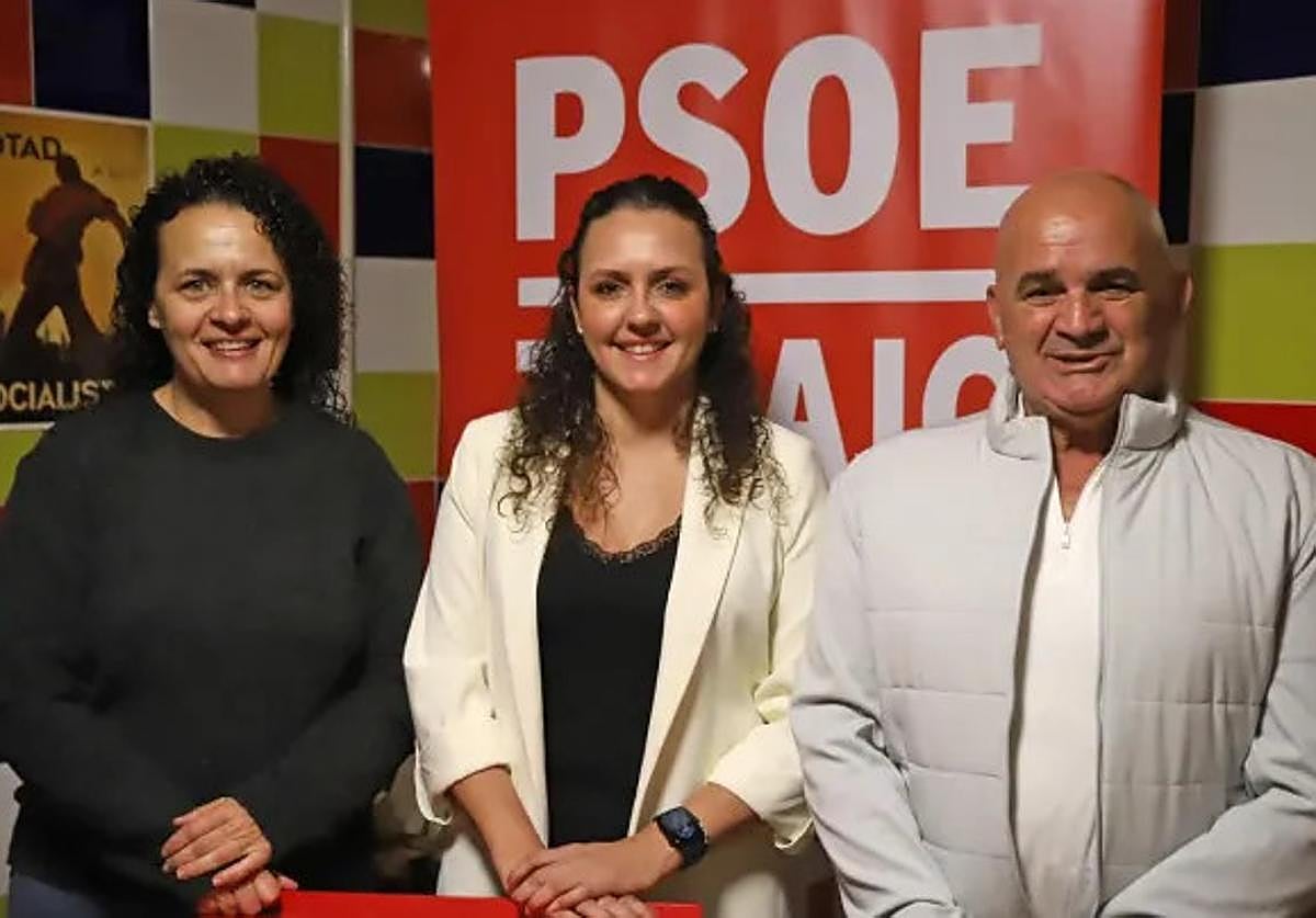 Ediles del PSOE en Tinajo., con Begoña Hernández en el centro.