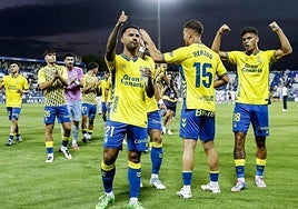 Jonathan Viera, con el pulgar arriba, marcó la pauta y liberó el juego de los hombres de la medular amarilla. El mejor bálsamo en un duelo que se atascó por momentos.