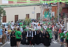 Momentos de la bajada de la rama desde la montaña de Vergara