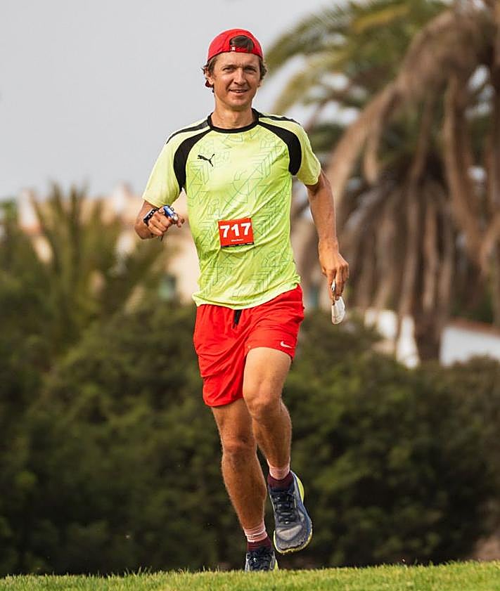 Imagen secundaria 2 - Los corredores desafían al calor en la LPA City Race 2025 de la ULPGC