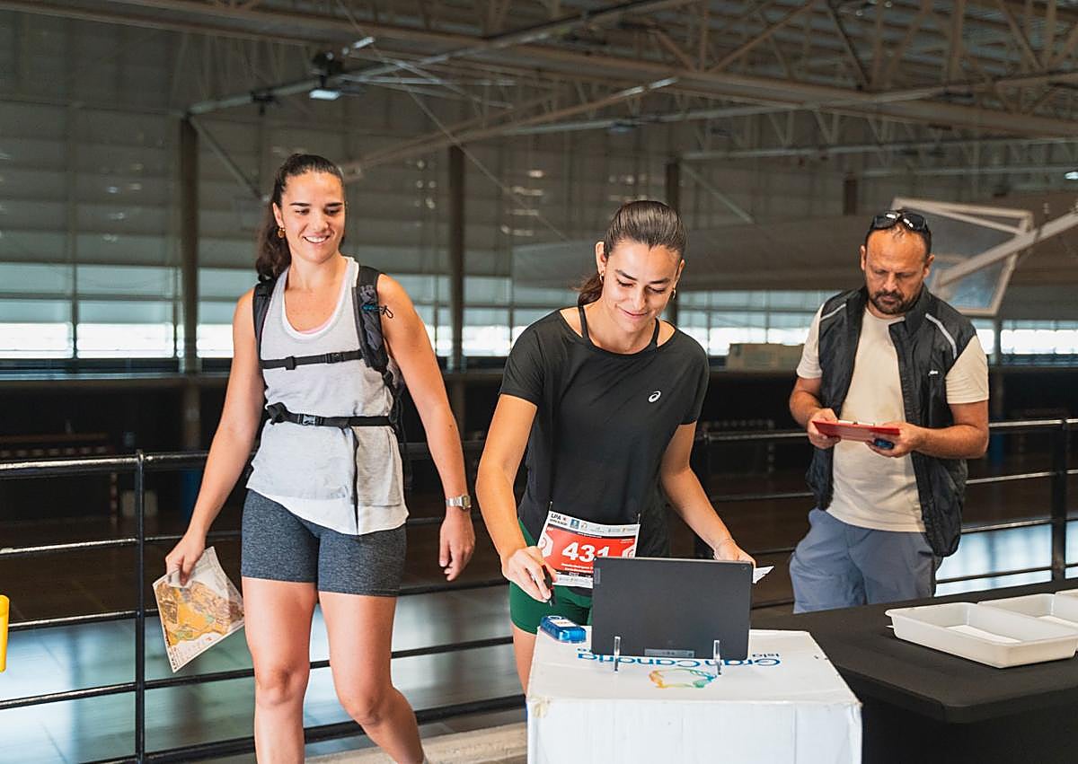 Imagen secundaria 1 - Los corredores desafían al calor en la LPA City Race 2025 de la ULPGC