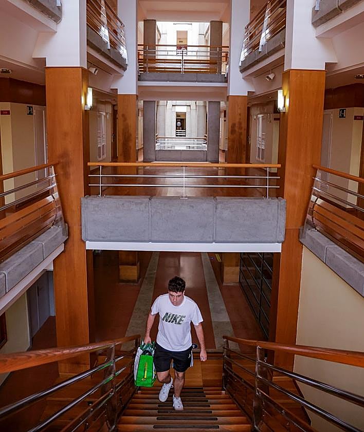 Imagen secundaria 2 - Distintas fotografías tomadas en el interior de la residencia.