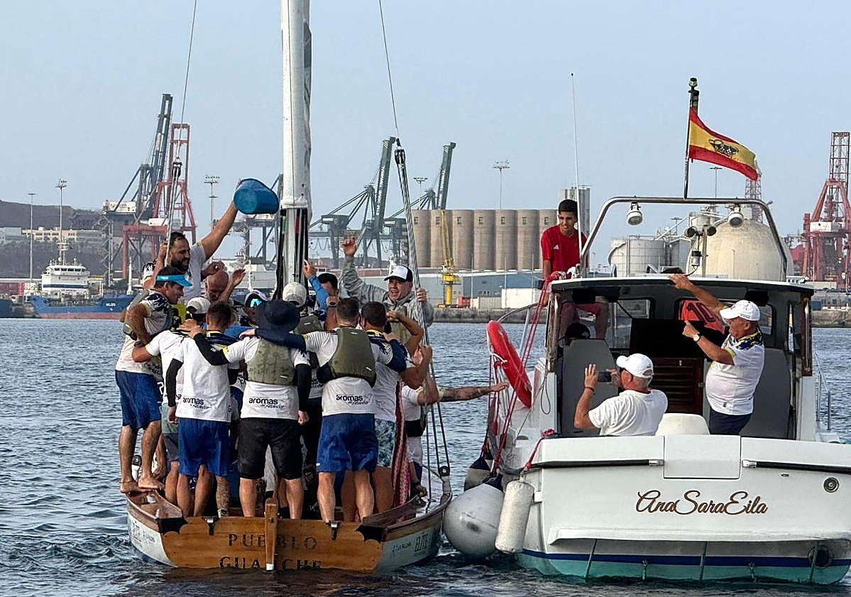 Imagen principal - El Hospital La Paloma Pueblo Guanche conquista el Campeonato Aguas de Teror y logra el triplete de títulos en 2025