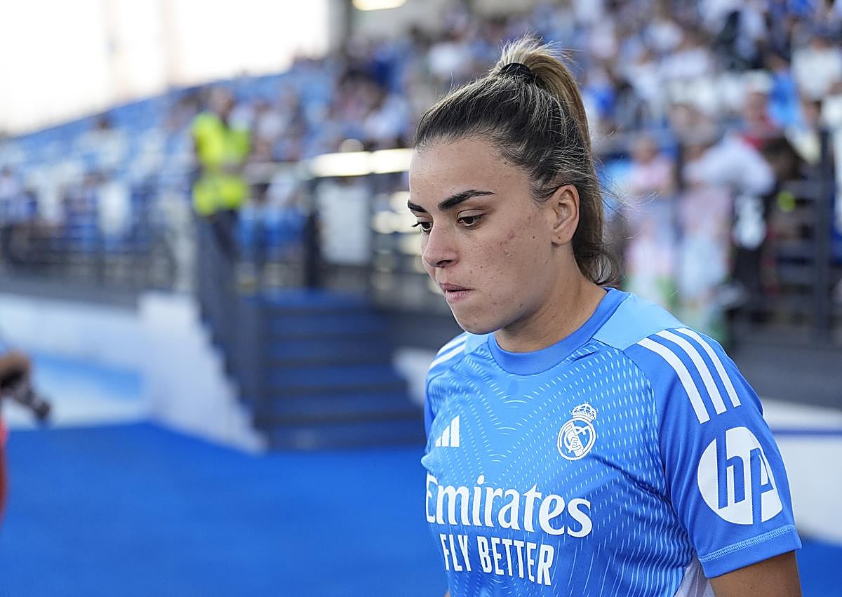 Imagen secundaria 1 - Misa, en dos secuencias con su club, el Real Madrid, y a la salida de los juzgados donde testificó por el caso Rubiales.