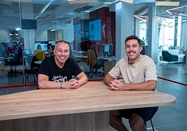 Pedro Vega y Óliver Viera en las instalaciones de Canarias7.