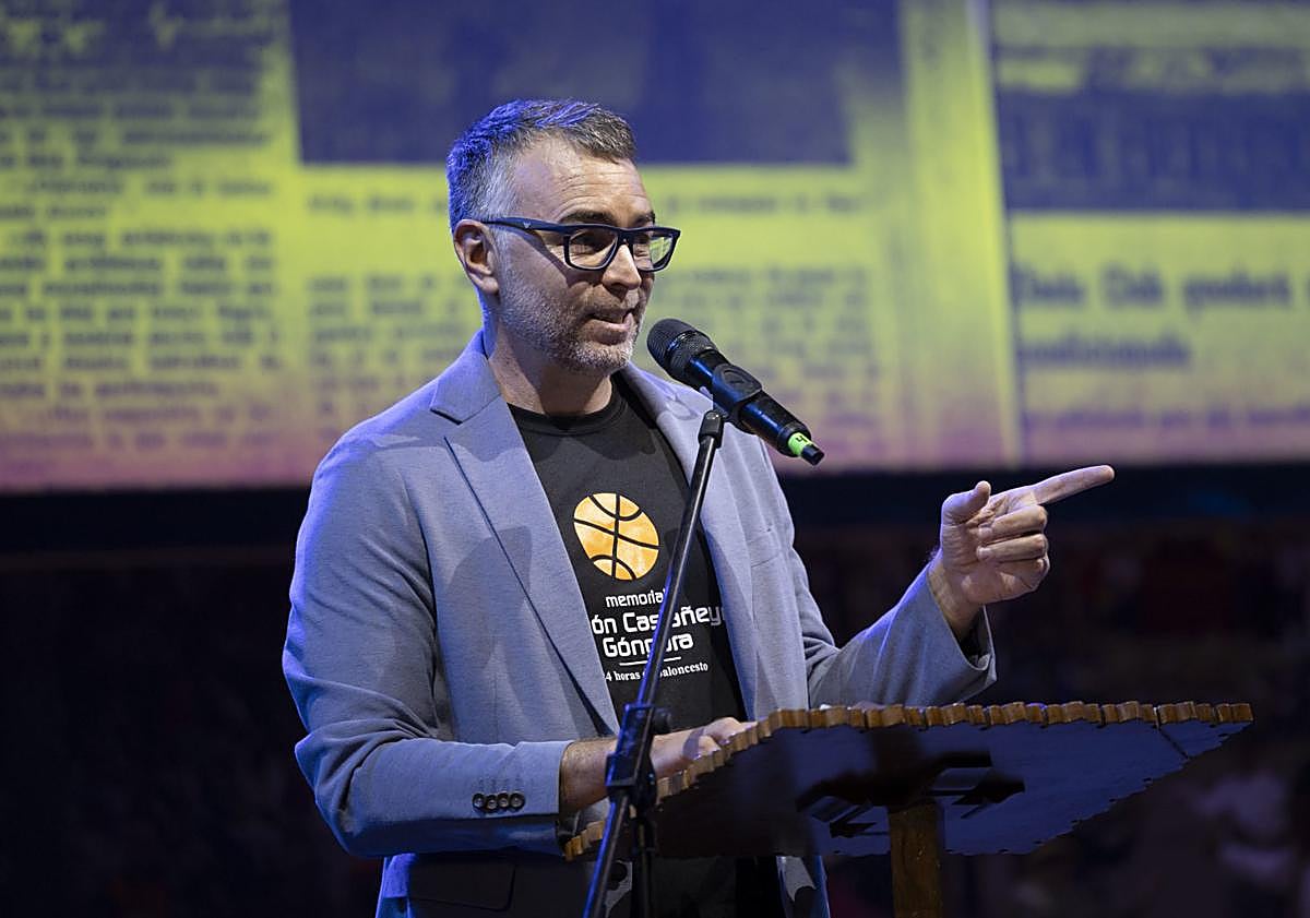 Imagen principal - Janey y Guaxara Castañeyra de León y su madre Belinda, que leyeron el pregón de las fiestas de Puerto del Rosario.