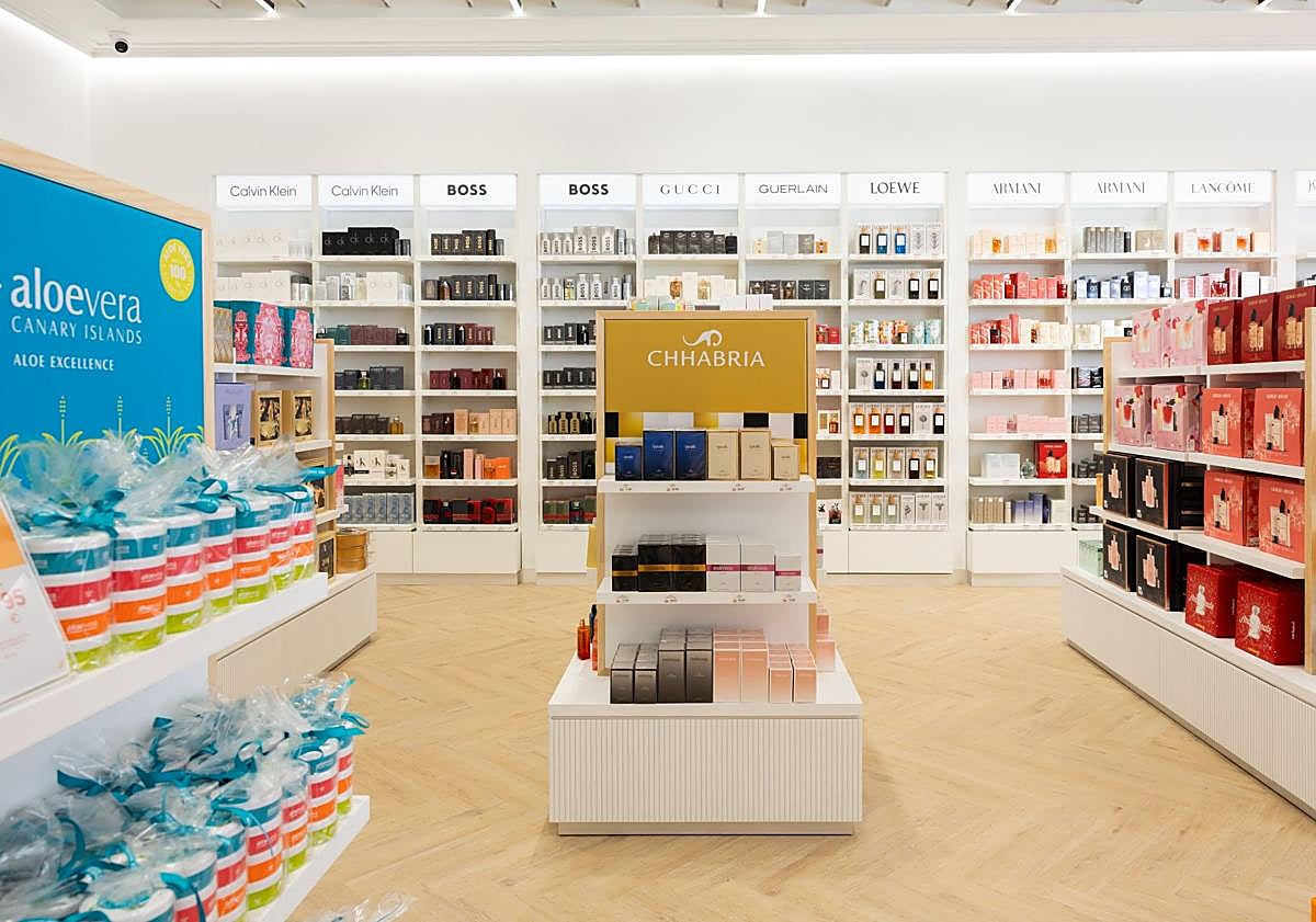 Imagen principal - Fund Grube inaugura una nueva tienda en Lanzarote: Fund Grube Teguise Playa