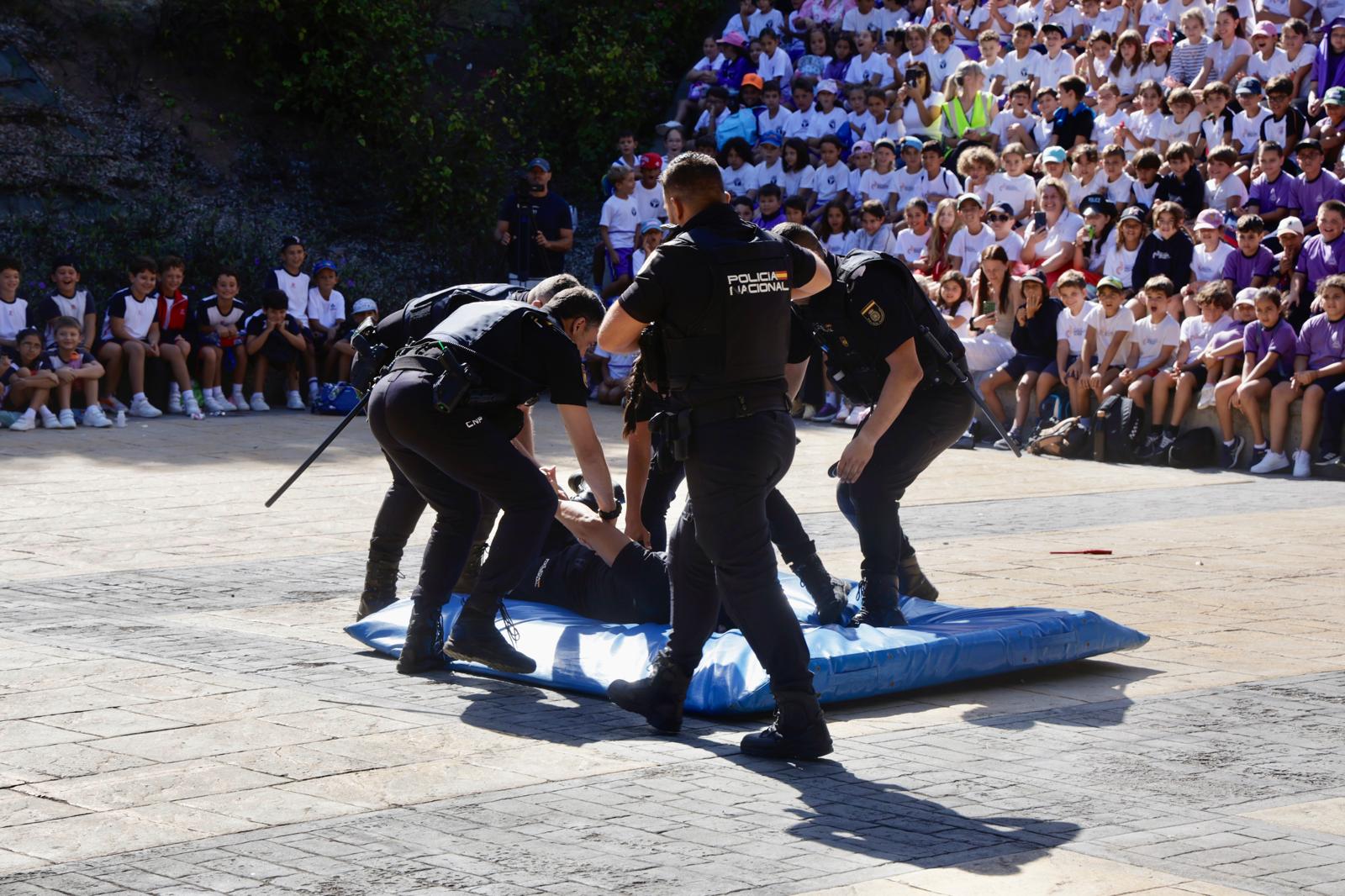 El alumnado de Primaria descubre la labor de la Policía Nacional en sus jornadas de puertas abiertas