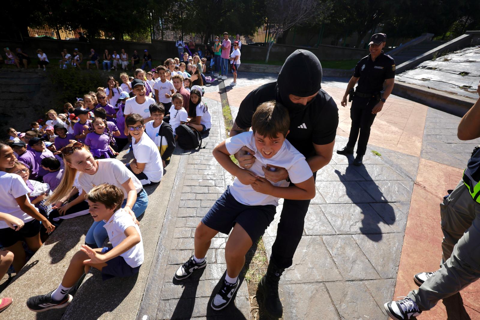 El alumnado de Primaria descubre la labor de la Policía Nacional en sus jornadas de puertas abiertas