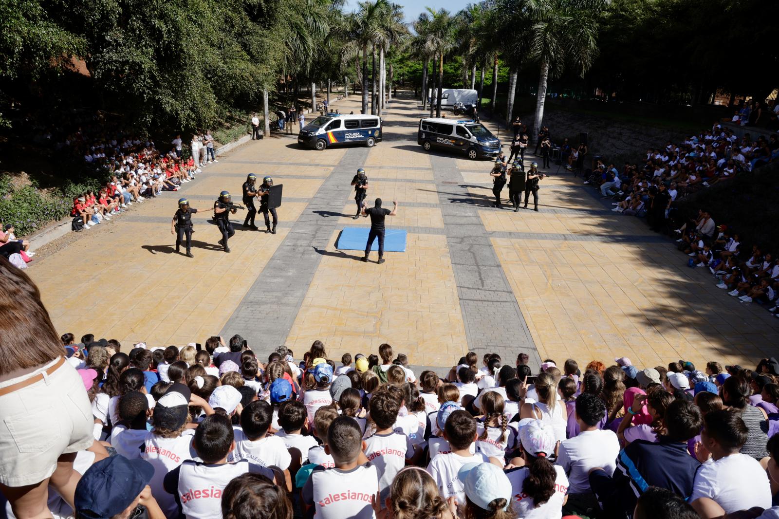 El alumnado de Primaria descubre la labor de la Policía Nacional en sus jornadas de puertas abiertas