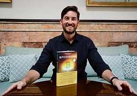 Adrián Bernabéu ayer en el Gabinete Literario.