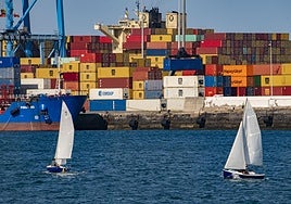 Imagen de archivo de contenedores del Puerto de la Luz.