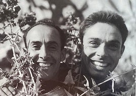César Manrique y Pepe Dámaso, retratados en Agaete en 1957.