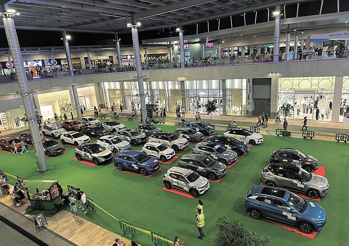 Los coches se exponen en el CC Alisios.