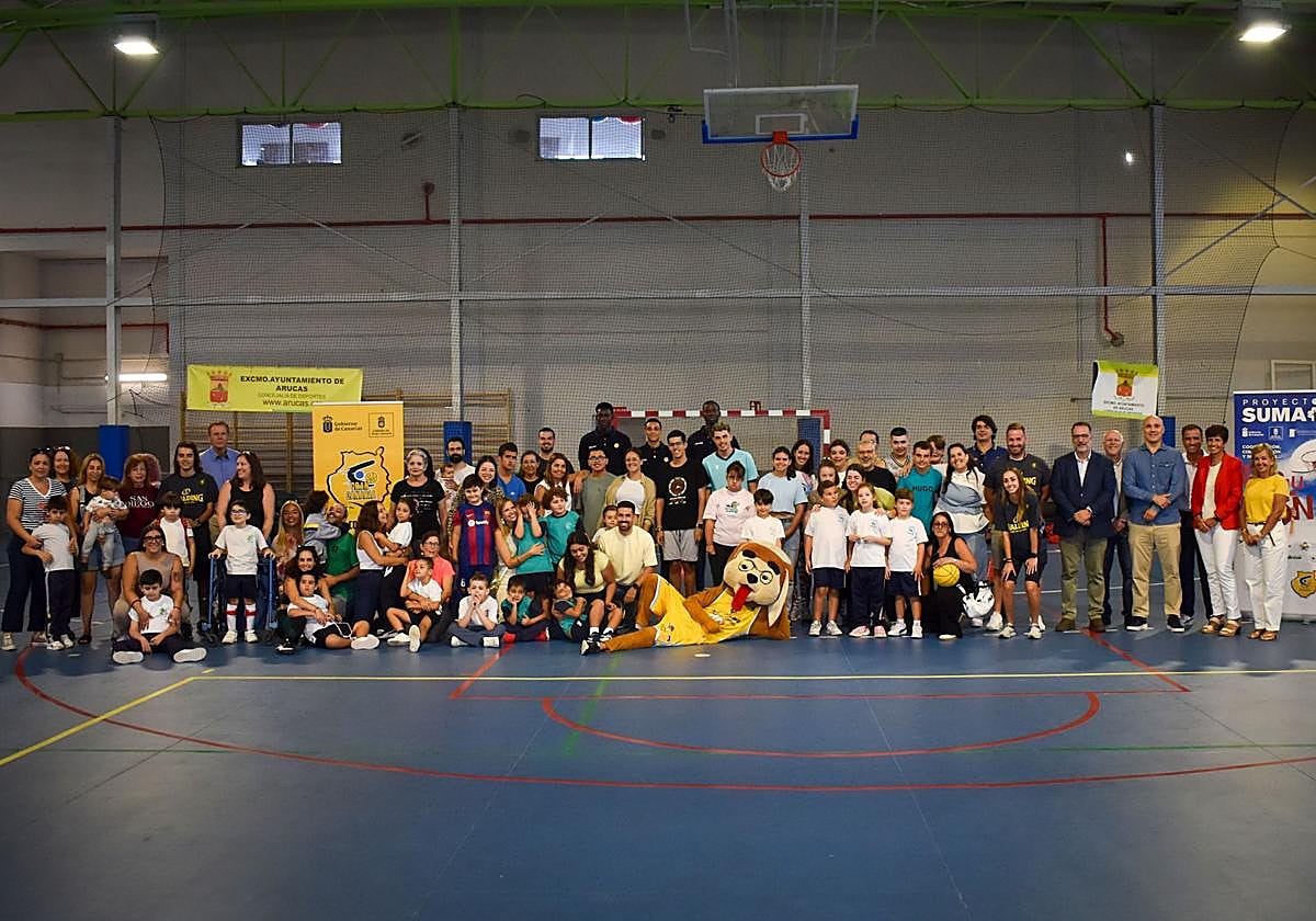 El Polideportivo Municipal de Arucas acogió este jueves el pistoletazo de salida del Proyecto Suma del Club Baloncesto Gran Canaria.