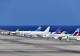 Aviones en el aeropuerto de Gran Canaria.