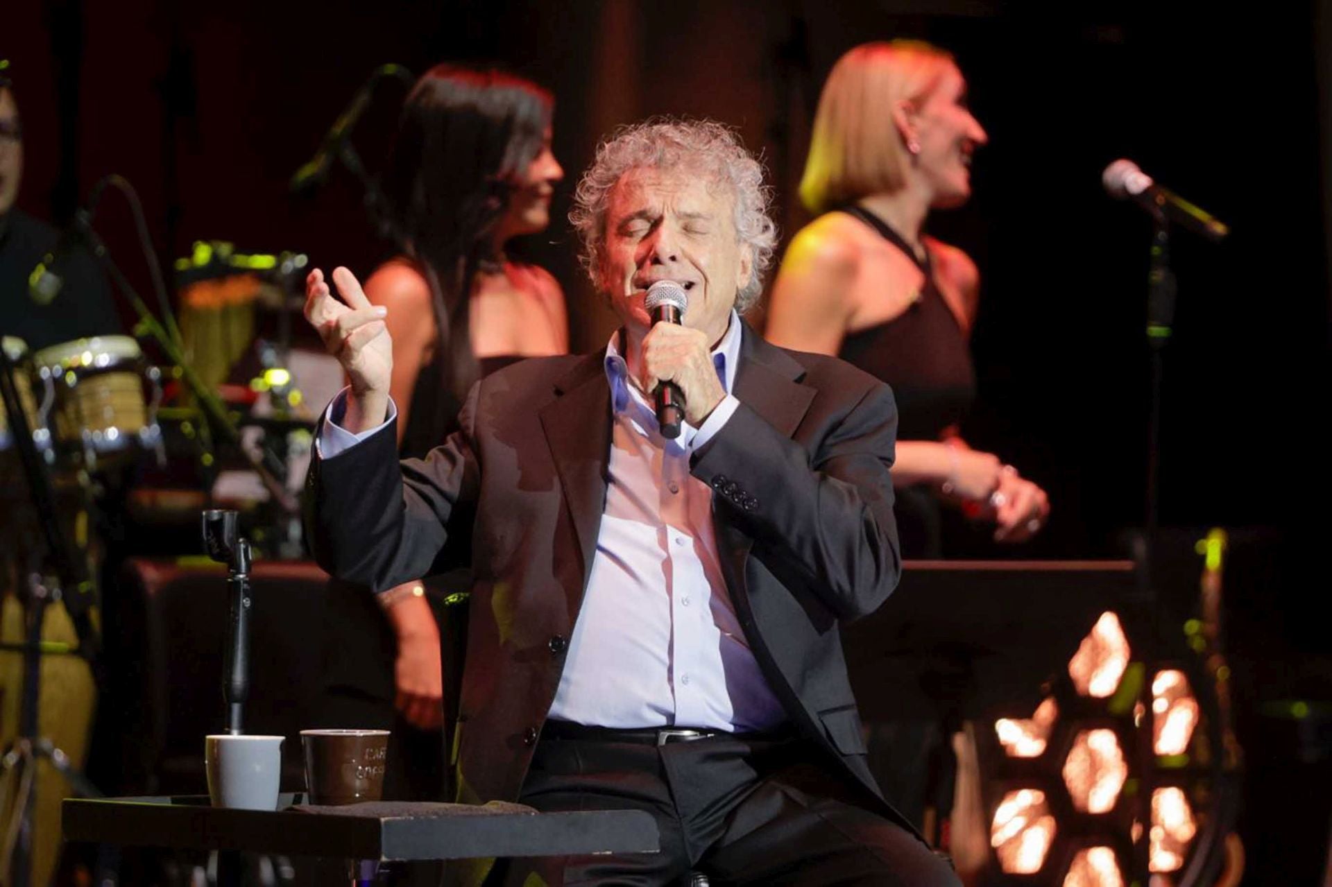 El cantante Braulio deja pequeño con su talento y trayectoria el auditorio de Agüimes